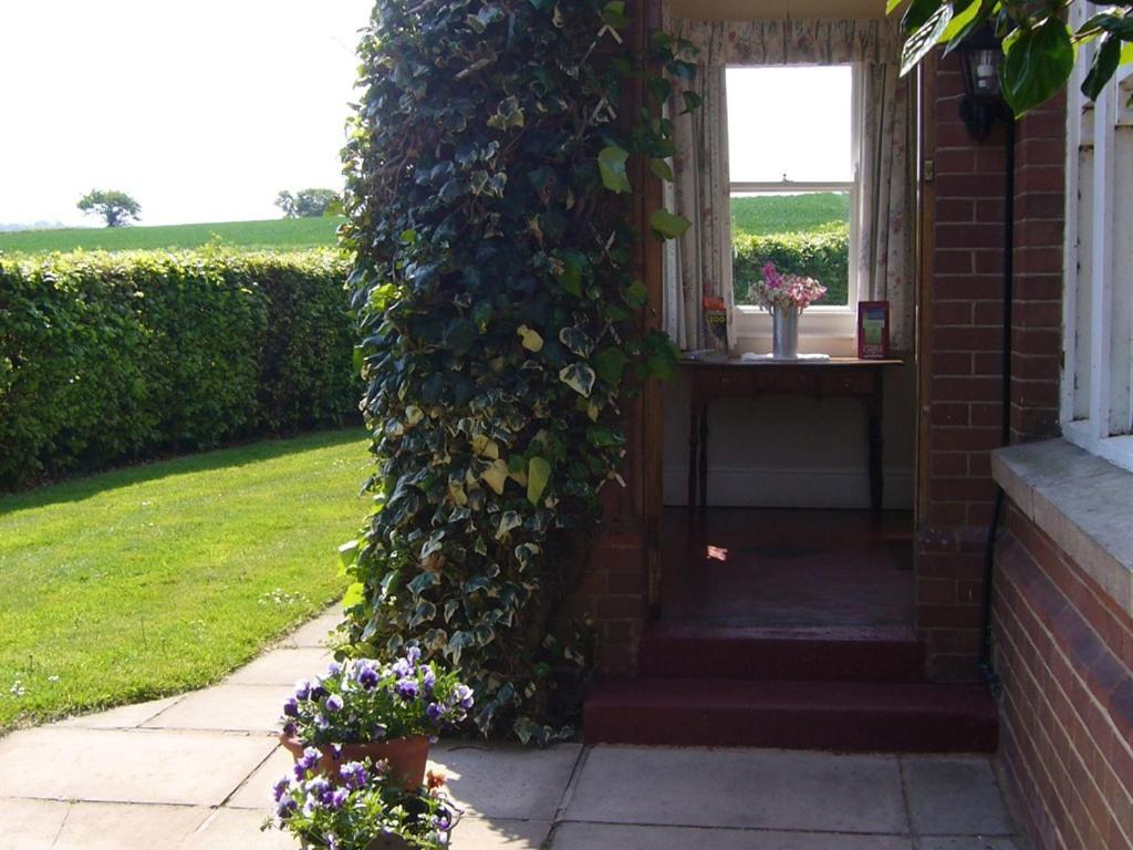 Mill Farm Villa Exeter Exterior photo